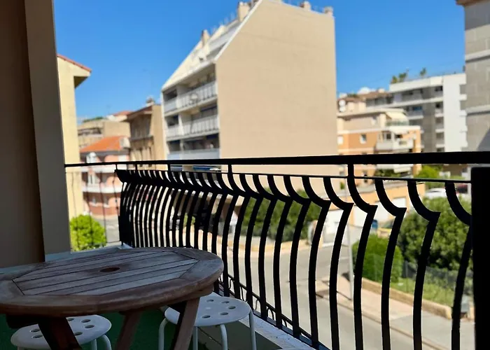 Provencal Center Getaway